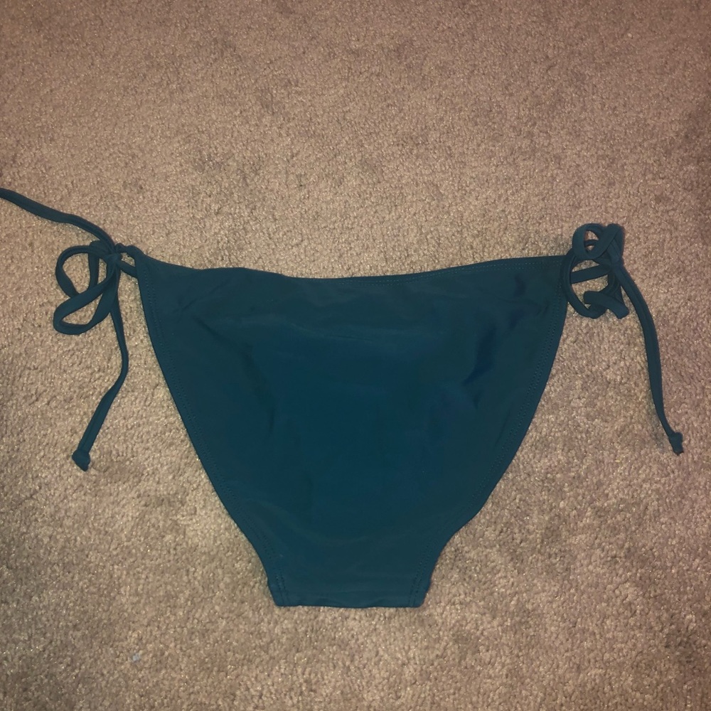 Bikini Set - Picture 4 of 4